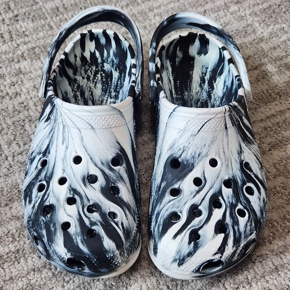 CROCS weighs 14oz